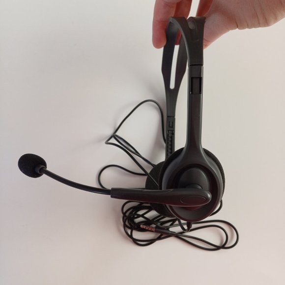 Logitech H111 Over-Ear Headset with Mic - Picture 3 of 9